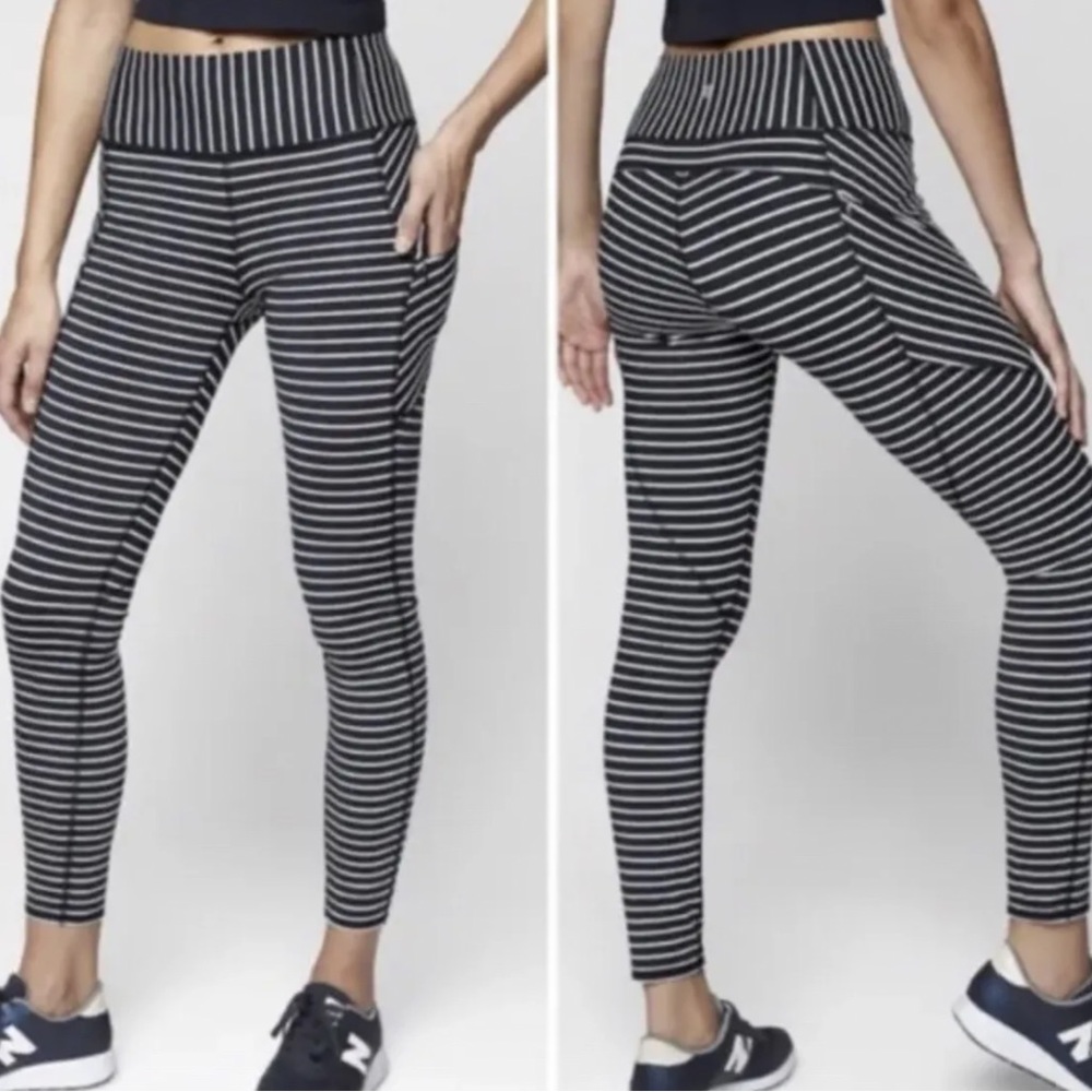 Athleta contender 7/8 tight in power lift black white striped size small